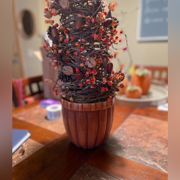 Petals Fall Topiary - Picture 4 of 4